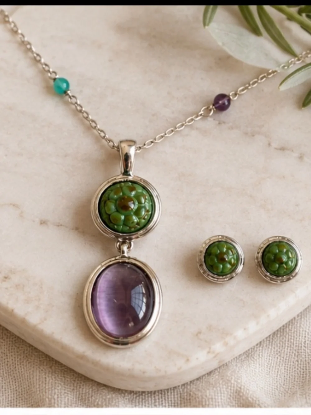 Beautiful signed Monet necklace and matching earrings set in the original Monet